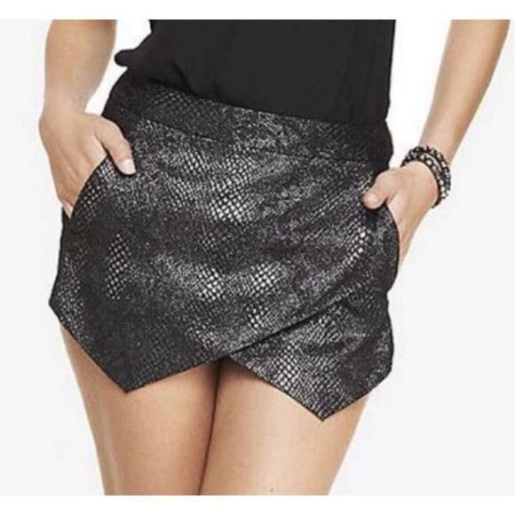 Express Women’s Black Metallic Snakeskin Skort Size 00 NEW - Picture 1 of 6